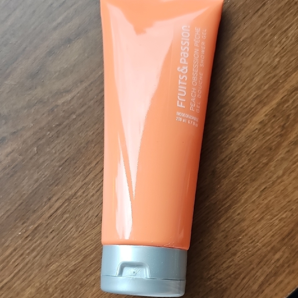 New Fruits & Passion Peach Obsession Body Wash - Shower Gel - Discontinued